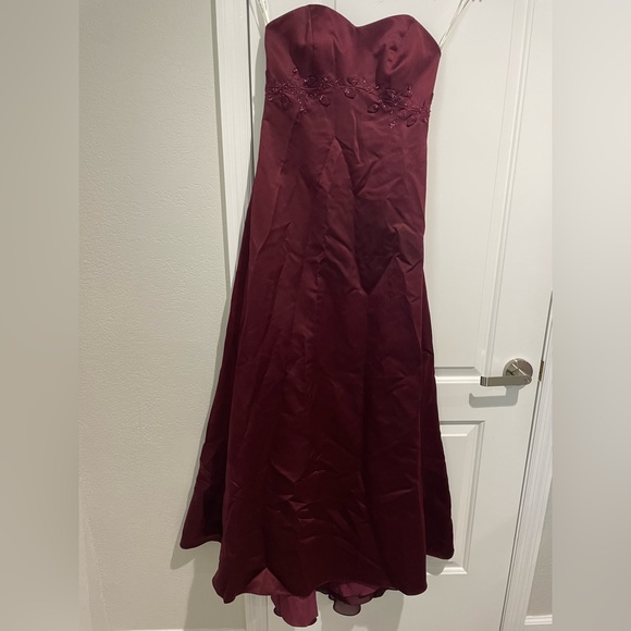 Davids bridal beautiful strapless gown - Picture 2 of 3